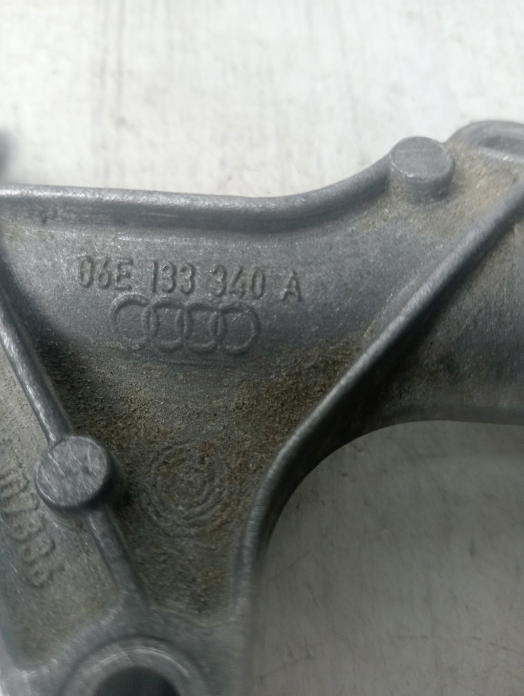 Audi A6 / C6 4F (2004-2011) для Кронштейн