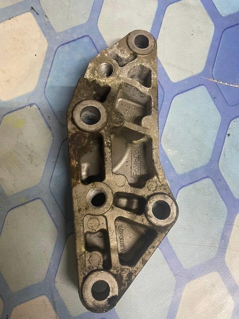 Volvo XC70 Cross Country II (2007-2016) для Кронштейн кпп