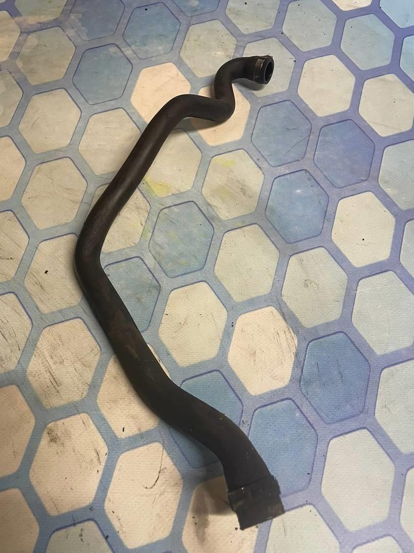 Volvo XC70 Cross Country II (2007-2016) для Патрубок охлаждения Volvo XC70 Cross Country II (2007-2016) для Патрубок охлаждения