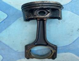 Поршень в сборе с шатуном для Audi A3 / 8P1 (2003-2013)  запчасти бу