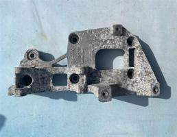 Кронштейн генератора для VW Passat B6 (2005-2010)  запчасти бу