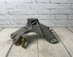 Кронштейн двигателя для Audi Q5 / 8R (2008-2012)  запчасти бу