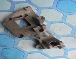 Кронштейн генератора для VW Passat B6 (2005-2010)  запчасти бу