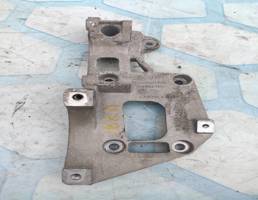 Кронштейн генератора для VW Passat B6 (2005-2010)  запчасти бу