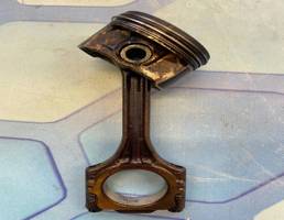 Поршень в сборе с шатуном для Audi A3 / 8P1 (2003-2013)  запчасти бу