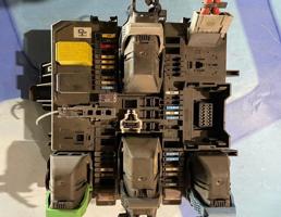 Блок предохранителей  для Opel Astra H (2004-2015)  запчасти бу