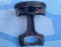 Поршень в сборе с шатуном для Audi A4 / B8 (2007-2015)  запчасти бу