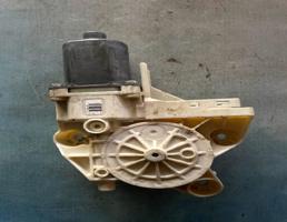 Моторчик стеклоподъемника передний правый для Ford Focus II (2008-2011) Рестайлинг  запчасти бу