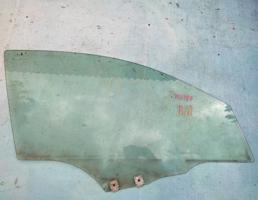 Стекло двери передней правой для Mazda 3 BK (2002-2009)  запчасти бу