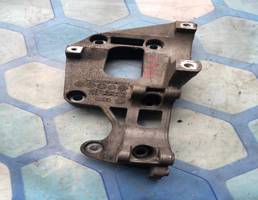 Кронштейн генератора для VW Passat B6 (2005-2010)  запчасти бу