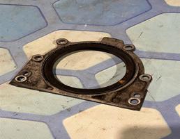 Крышка коленвала задняя для Audi A3 / 8L1 (1996-2003)  запчасти бу