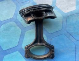 Поршень в сборе с шатуном для VW Passat B6 (2005-2010)  запчасти бу