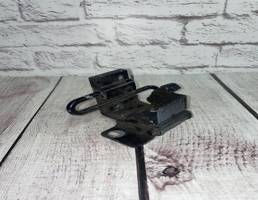 Петля двери нижняя задняя правая для Audi A8 / D2 / 4D (1994-1998)  запчасти бу