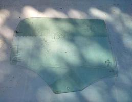 Стекло двери заднее правое седан для MINI Countryman R60 (2010-2016)  запчасти бу