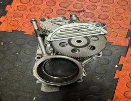 Масляный насос для Audi Q5 / 8R (2008-2012)  запчасти бу