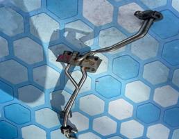 Трубка топливная для Audi A8 / D4 / 4E (2003-2010)  запчасти бу