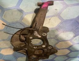 Кулак поворотный передний правый для Audi Q5 / 8R (2008-2012)  запчасти бу