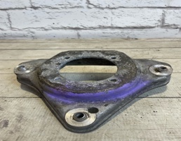 Опорный кронштейн для Audi A6 / C6 4F (2004-2011)  запчасти бу