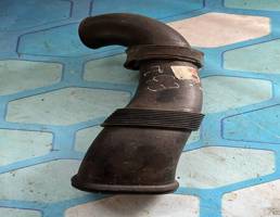 Патрубок воздушного фильтра для VW Touareg 1 (2002-2007)  запчасти бу