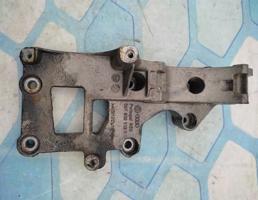 Кронштейн генератора для VW Passat B6 (2005-2010)  запчасти бу