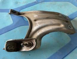 Кронштейн (сопут. товар) для VW Golf VII (2012-2017)  запчасти бу