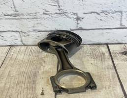 Поршень в сборе с шатуном для VW Passat B6 (2005-2010)  запчасти бу