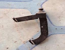 Кронштейн (сопут. товар) для Audi A4 / B7 (2005-2007)  запчасти бу