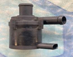 Насос водяной дополнительный для VW Golf VII (2012-2017)  запчасти бу