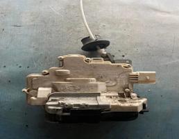 Замок двери задней правой для Audi A4 / B7 (2005-2007)  запчасти бу