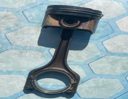 Поршень в сборе с шатуном для VW Golf VII (2012-2017)  запчасти бу