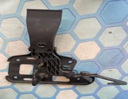 крючок капота для Audi A4 / B8 (2007-2015)  запчасти бу