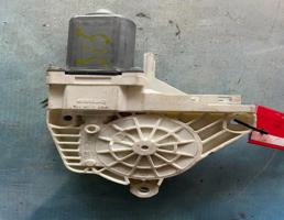 Моторчик стеклоподъемника задний правый для Land Rover Discovery III (2004-2009)  запчасти бу