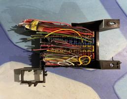 Блок предохранителей  для Audi A8 / D2 / 4D (1994-1998)  запчасти бу