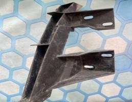 Кронштейн фар левый для Audi Q7 / 4L (2005-2015)  запчасти бу