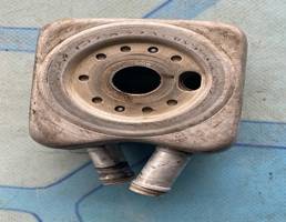 Радиатор масляный для Audi A4 / B7 (2005-2007)  запчасти бу