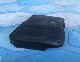 Крышка аккумулятора для Ford Focus II (2005-2008) Дорестайлинг  запчасти бу