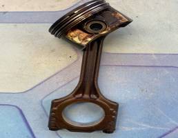 Поршень в сборе с шатуном для Audi A3 / 8P1 (2003-2013)  запчасти бу