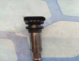 Катушка зажигания  для VW Golf V (2003-2009)  запчасти бу