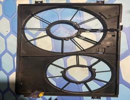 Диффузор вентиялторов пустой для VW Golf V (2003-2009)  запчасти бу