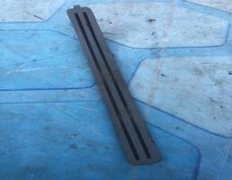 Накладка порога внутренняя задняя левая для VW Touareg 1 (2002-2007)  запчасти бу