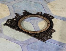 Крышка коленвала задняя для Audi A1 (2010-)  запчасти бу