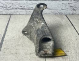 Кронштейн двигателя для Audi A4 / B7 (2005-2007)  запчасти бу