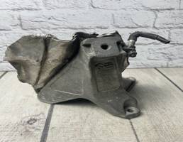 Кронштейн двигателя для Audi A4 / B7 (2005-2007)  запчасти бу