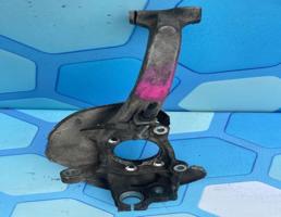 Кулак поворотный передний правый для Audi Q5 / 8R (2008-2012)  запчасти бу