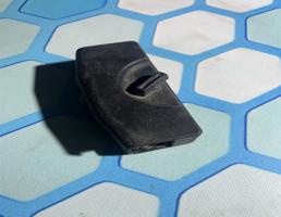 Кронштейн знака аварийной остановки для Audi A4 / B5 (1994-2001)  запчасти бу