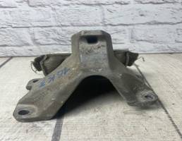 Кронштейн двигателя левый для Audi Q5 / 8R (2008-2012)  запчасти бу