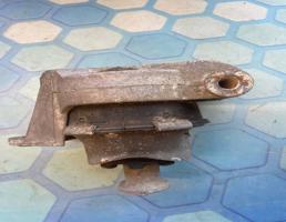 Опора двигателя задняя для Opel Astra H (2004-2015)  запчасти бу