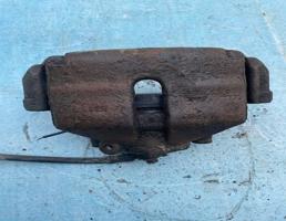 Суппорт передний правый для VW Passat B6 (2005-2010)  запчасти бу